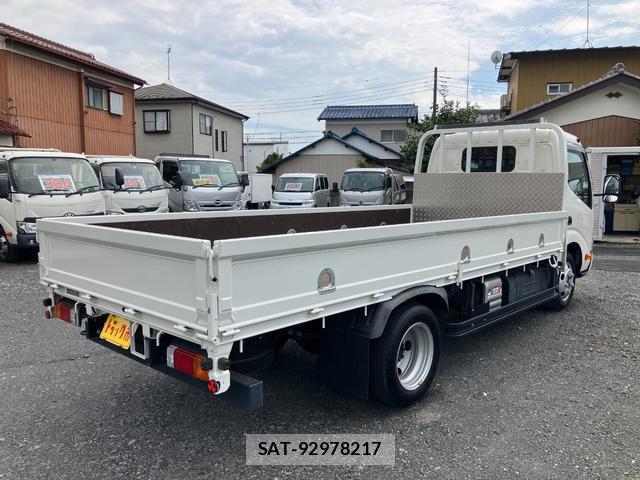 Hino DUTRO 2023-06 8285584-2