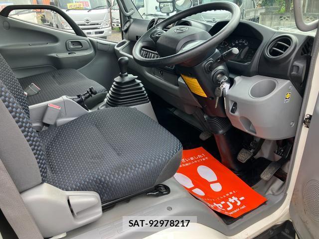 Hino DUTRO 2023-06 8285584-4