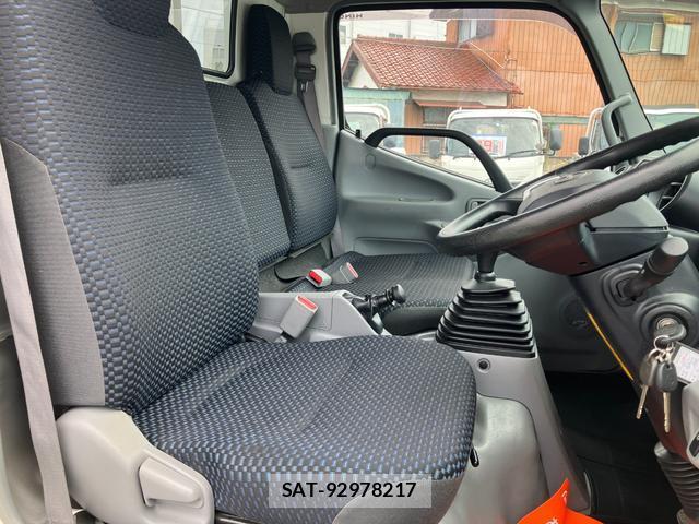 Hino DUTRO 2023-06 8285584-6