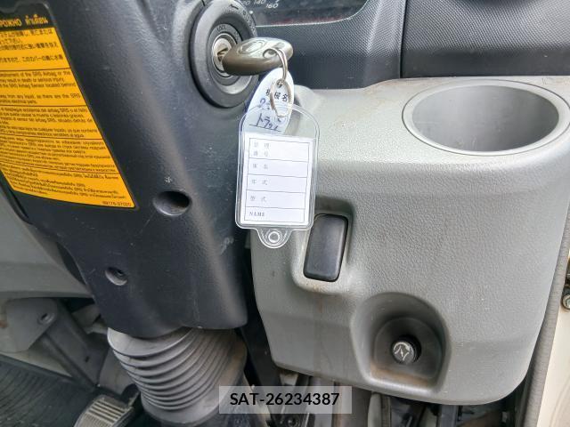 Hino DUTRO 2011-12 8285657-4