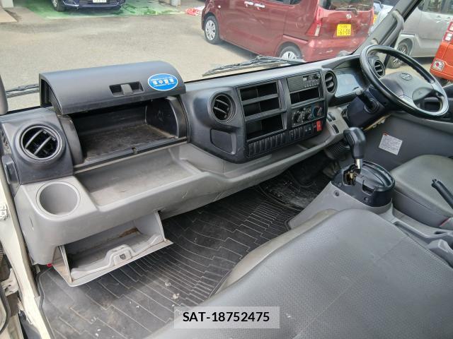 Hino DUTRO 2012-10 8285658-11