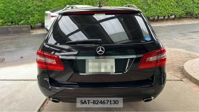 Mercedes Benz E-CLASS 2011-08 8282381-1