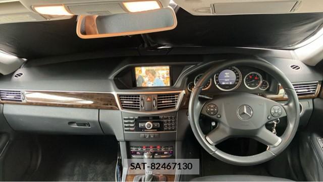 Mercedes Benz E-CLASS 2011-08 8282381-2