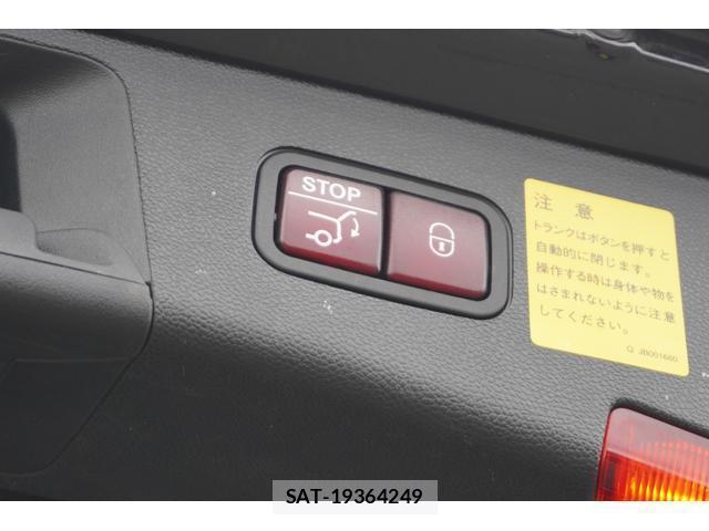 Mercedes Benz E-CLASS 2015-09 8285642-15