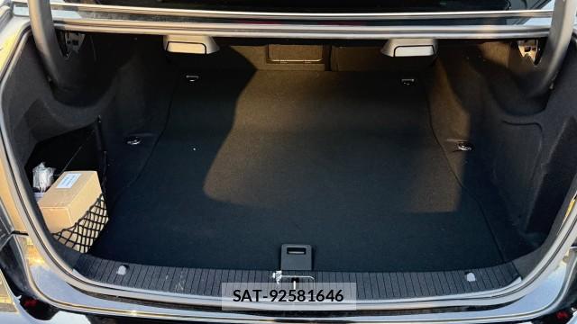Mercedes Benz E-CLASS 2015-07 8281023-16