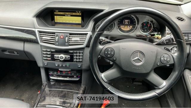 Mercedes Benz E-CLASS 2012-06 8281638-16