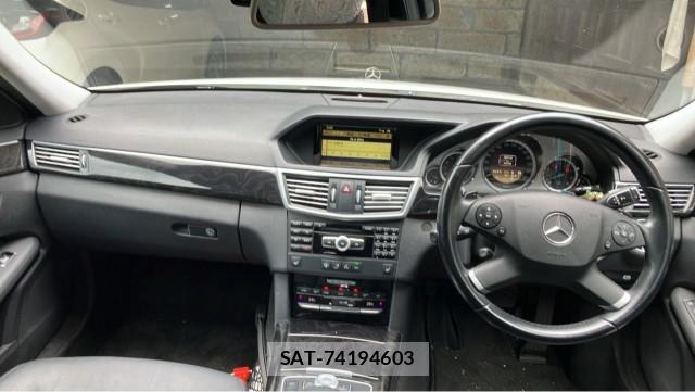 Mercedes Benz E-CLASS 2012-06 8281638-2
