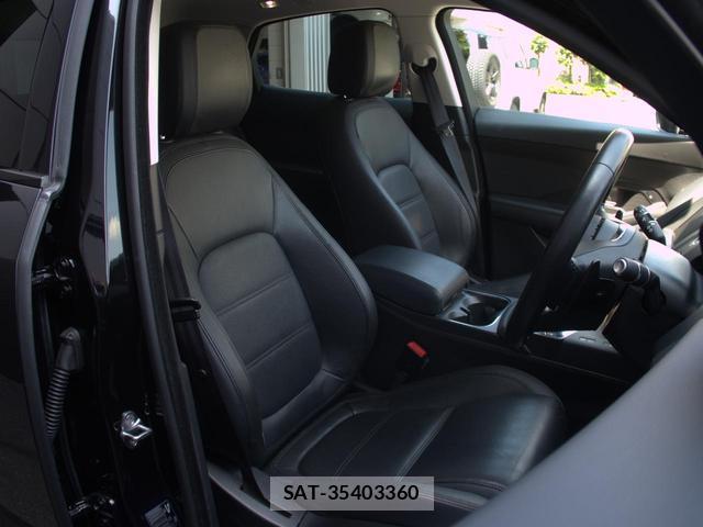 Jaguar E-PACE 2019-12 8279523-11