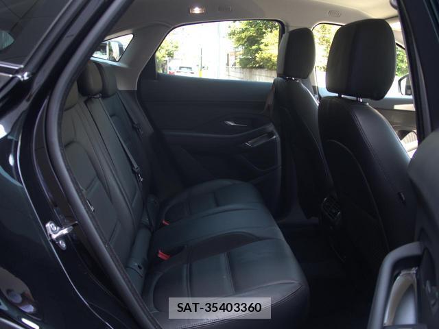 Jaguar E-PACE 2019-12 8279523-12