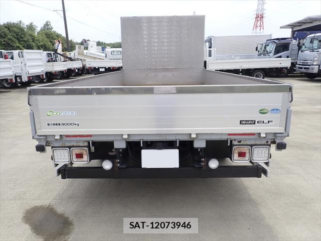 Isuzu ELF TRUCK 2017-11 8285852-1