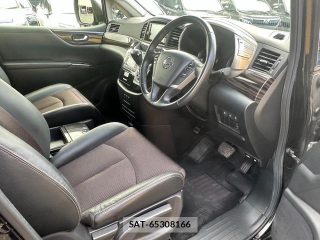 Nissan ELGRAND 2017-10 8276894-11