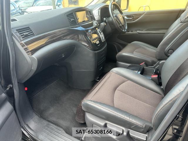 Nissan ELGRAND 2017-10 8276894-13