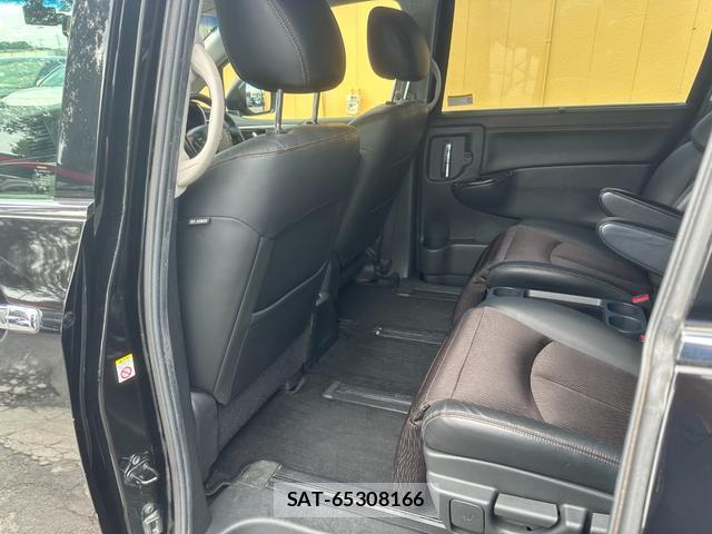 Nissan ELGRAND 2017-10 8276894-14