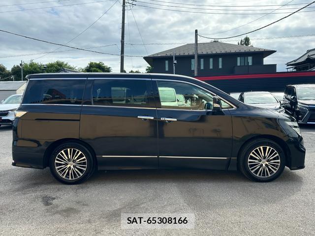 Nissan ELGRAND 2017-10 8276894-18