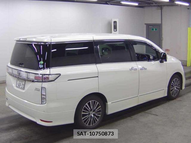 Nissan ELGRAND 2015 8278504-1