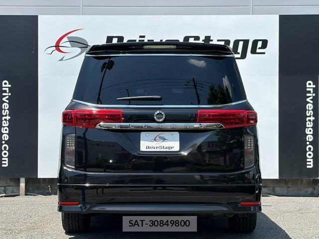 Nissan ELGRAND 2012-03 8279177-16