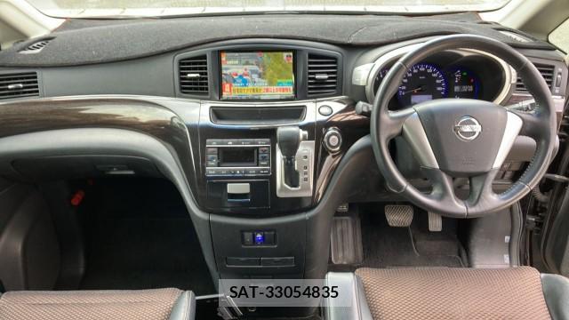 Nissan ELGRAND 2011-09 8282317-2
