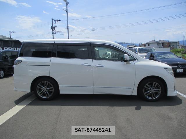 Nissan ELGRAND 2013-12 8283431-17