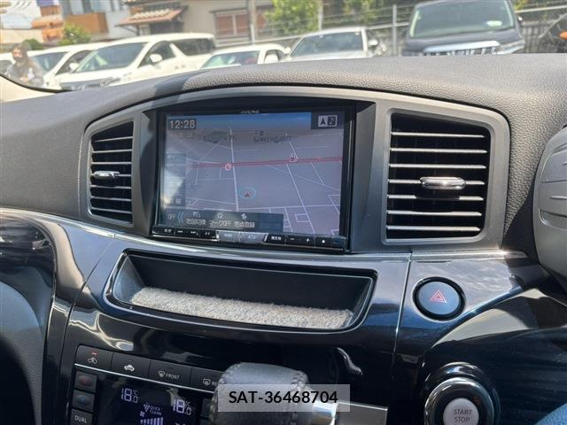 Nissan ELGRAND 2014-06 8283531-1