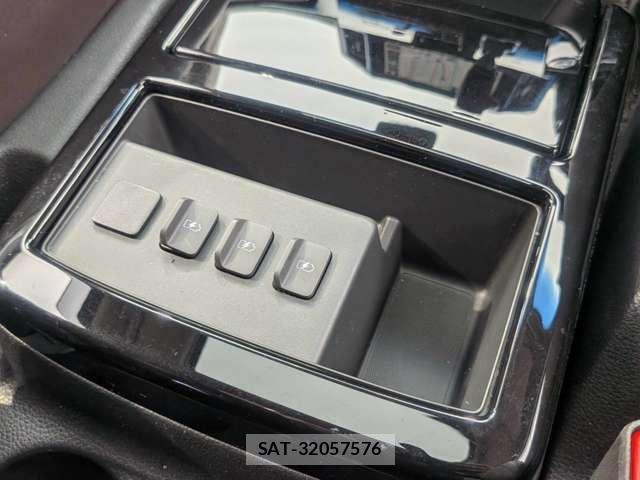 Nissan ELGRAND 2020-12 8283825-16