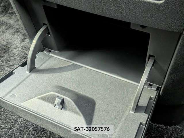 Nissan ELGRAND 2020-12 8283825-17