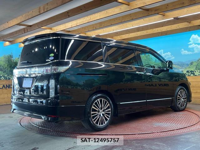 Nissan ELGRAND 2017-07 8284574-17