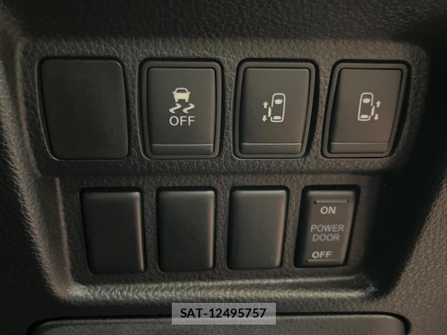 Nissan ELGRAND 2017-07 8284574-2