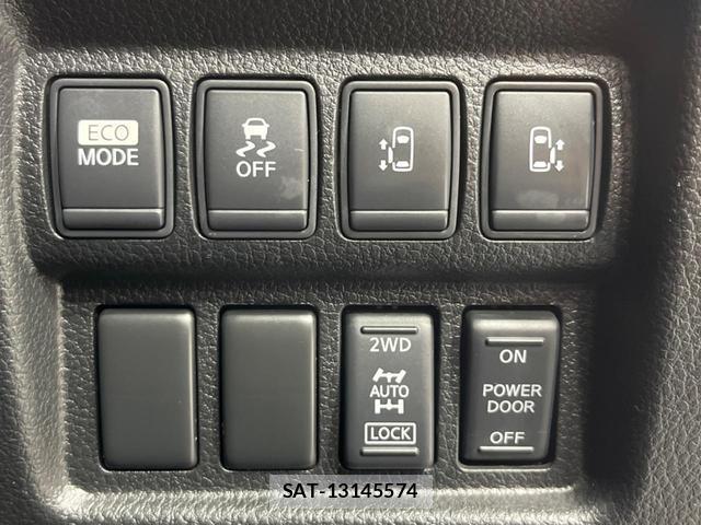 Nissan ELGRAND 2011-09 8284747-2