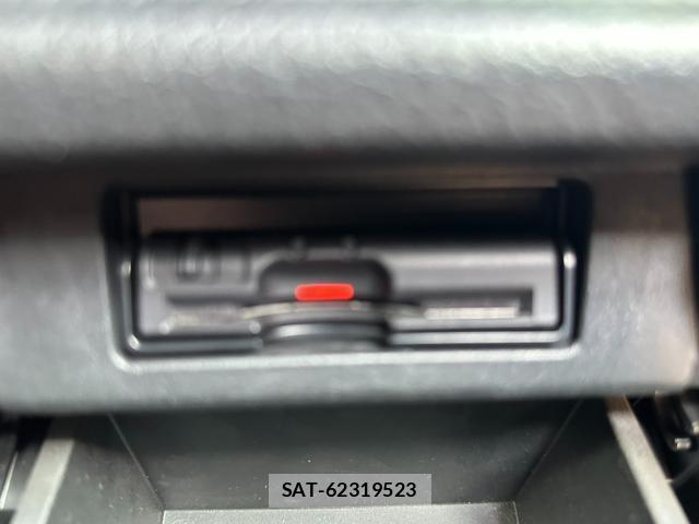 Nissan ELGRAND 2019-04 8285440-15
