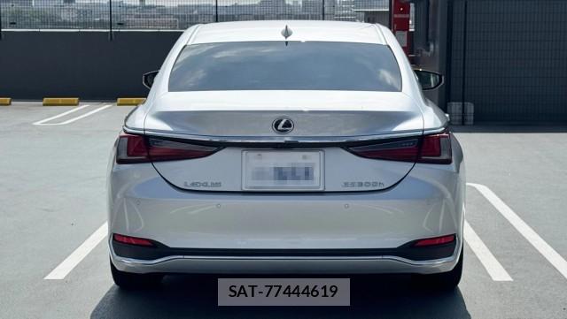 Lexus ES 2019-03 8281125-1