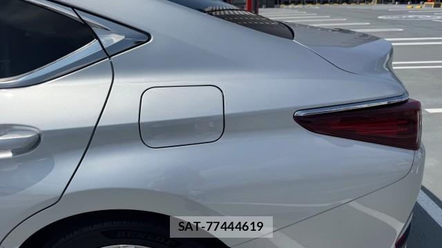Lexus ES 2019-03 8281125-13