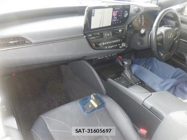Lexus ES 2022-01 8283089-2