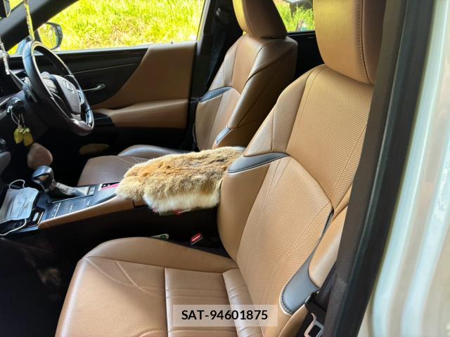 Lexus ES 2018-10 8284219-13
