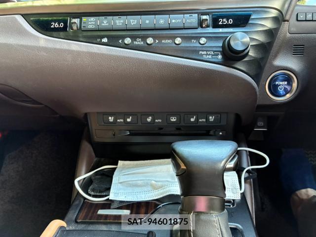 Lexus ES 2018-10 8284219-14