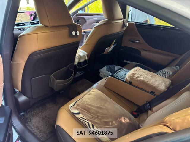 Lexus ES 2018-10 8284219-17