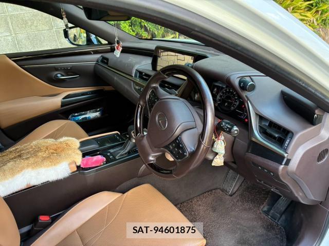 Lexus ES 2018-10 8284219-2