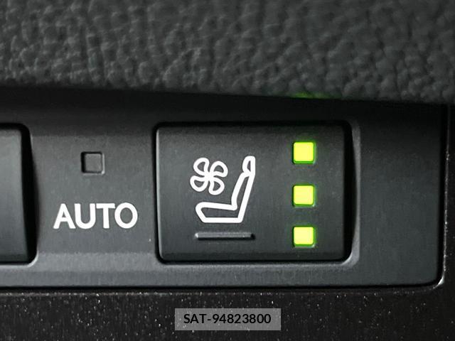 Lexus ES 2022-01 8284453-4