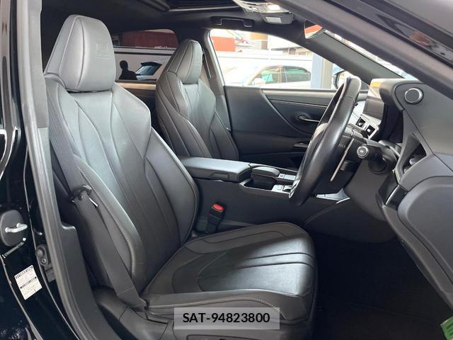 Lexus ES 2022-01 8284453-8