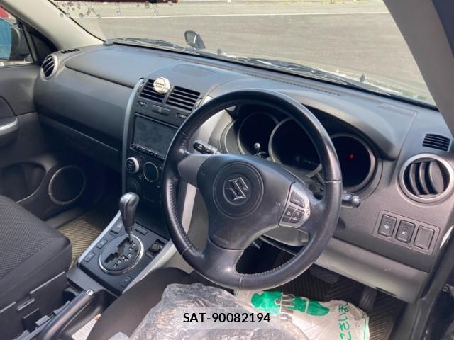 Suzuki ESCUDO 2011-05 8279852-6