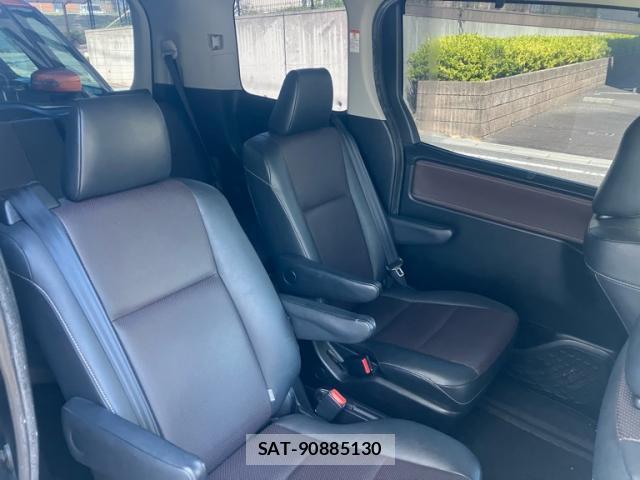 Toyota ESQUIRE 2014-12 8279631-9