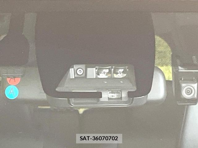 Toyota ESQUIRE 2017-11 8282635-4