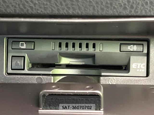 Toyota ESQUIRE 2017-11 8282635-6