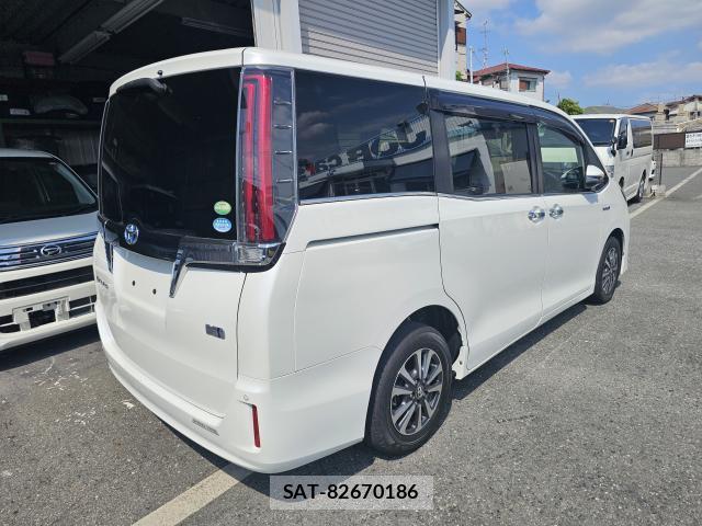 Toyota ESQUIRE 2018-07 8283699-1