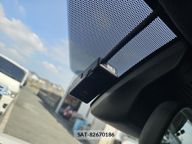 Toyota ESQUIRE 2018-07 8283699-11