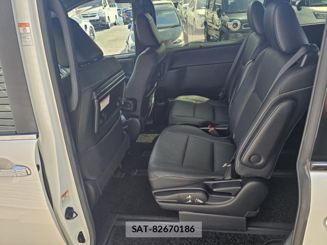 Toyota ESQUIRE 2018-07 8283699-6