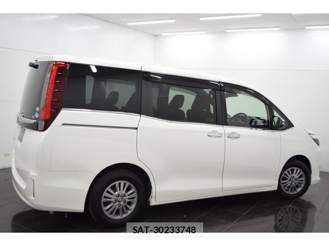 Toyota ESQUIRE 2016-03 8284324-8