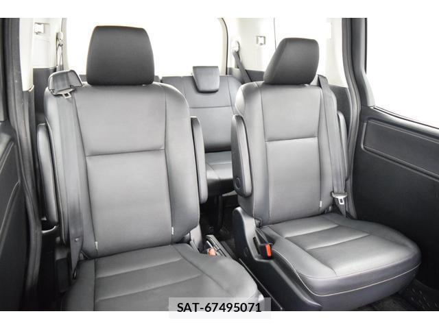 Toyota ESQUIRE 2015-08 8284330-18