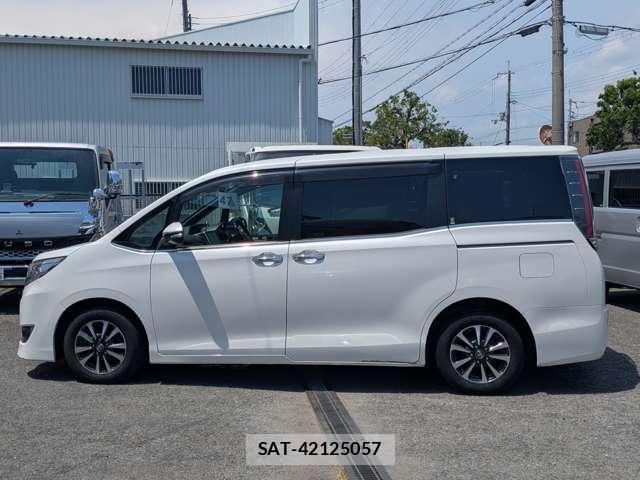 Toyota ESQUIRE 2017-08 8284433-11
