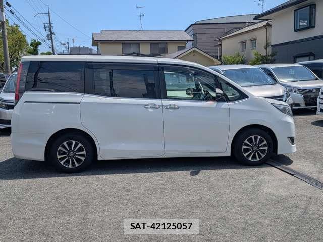 Toyota ESQUIRE 2017-08 8284433-12