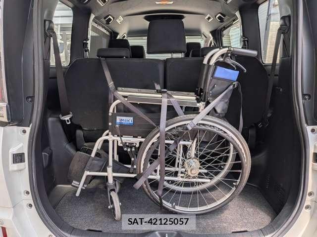 Toyota ESQUIRE 2017-08 8284433-4